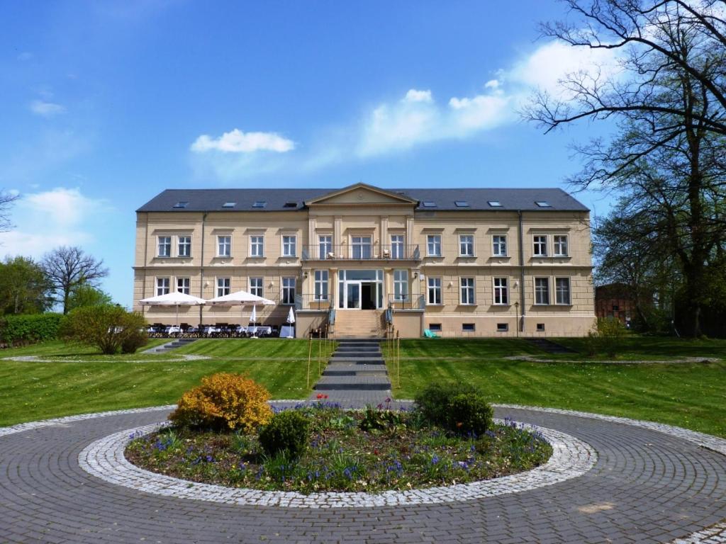 Gut Gnewikow Hotell Neuruppin Exteriör bild