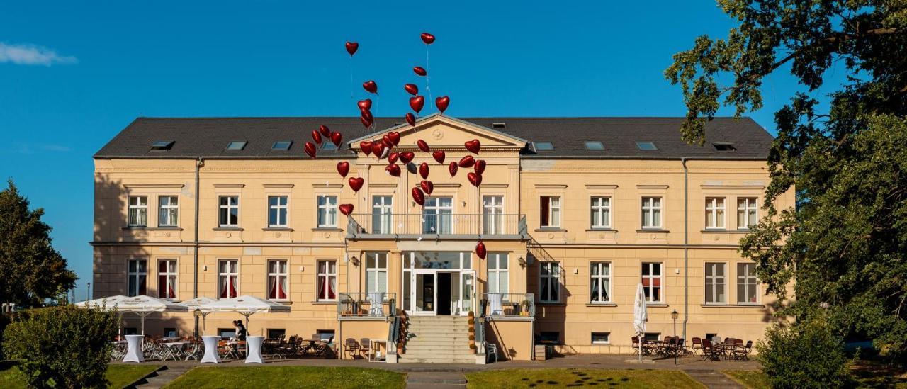 Gut Gnewikow Hotell Neuruppin Exteriör bild