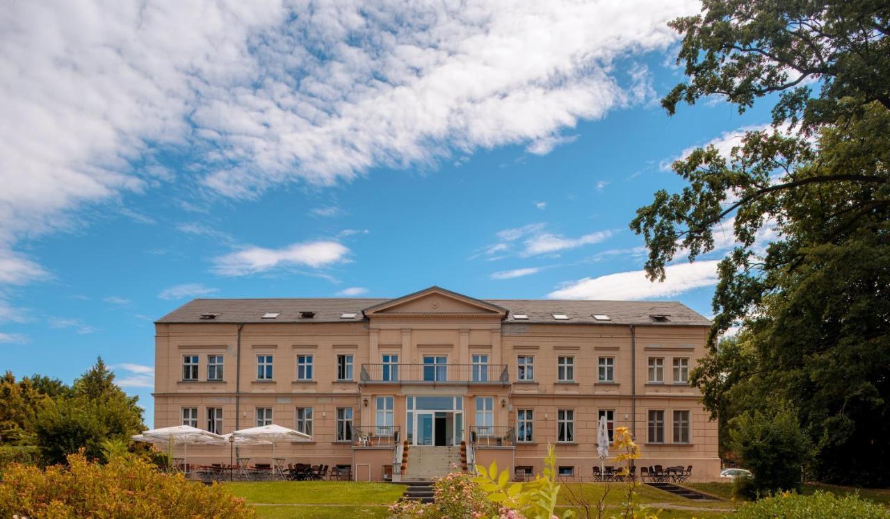 Gut Gnewikow Hotell Neuruppin Exteriör bild